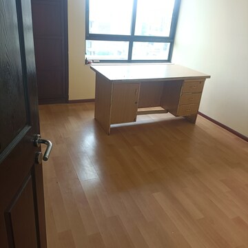 Room in 3 BHK Apartment at Unitech Escape, Sector 50 – for Rent