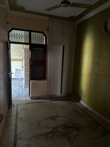 Furnished Amenities in 2.5 BHK Builder Floor at Sector 30 – for Rent