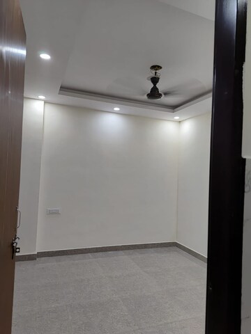 Room in 3 BHK Builder Floor at Rama Park – for Rent