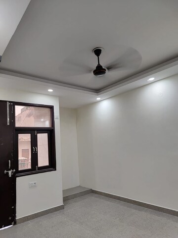 Room in 3 BHK Builder Floor at Rama Park – for Rent