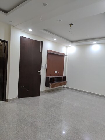 Room in 3 BHK Builder Floor at Rama Park – for Rent