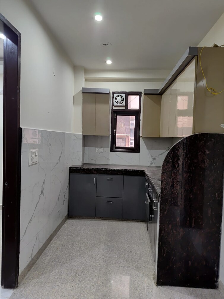 Kitchen, rama park 3 Bedroom 1350 Sq.Ft. Builder Floor In Rama Park Delhi 9131650