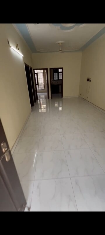 Room in 2 BHK Builder Floor at Greenwood City, Sector 40 – for Rent