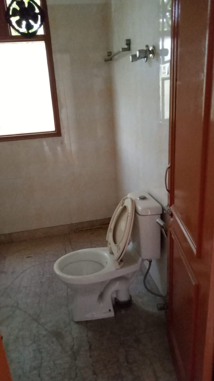 Bathroom, rwa-apartments-sector-12 5 Bedroom 5253 Sq.Ft. Apartment In Sector 12 Noida 9131671