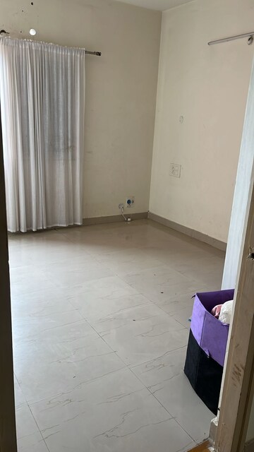 Room in 3 BHK Apartment at UPAVP Bhagirathi Enclave, Raebareli Road – for Rent