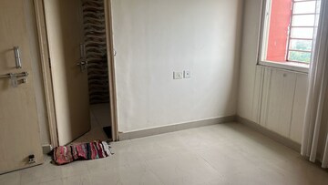 Room in 3 BHK Apartment at UPAVP Bhagirathi Enclave, Raebareli Road – for Rent
