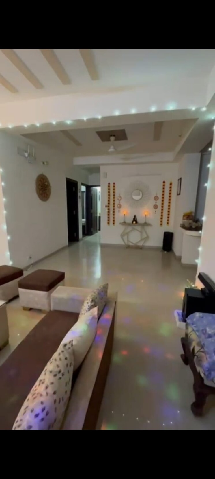 Team Area, nimbus-the-hyde-park 3 Bedroom 1550 Sq.Ft. Apartment In Sector 78 Noida 9131741