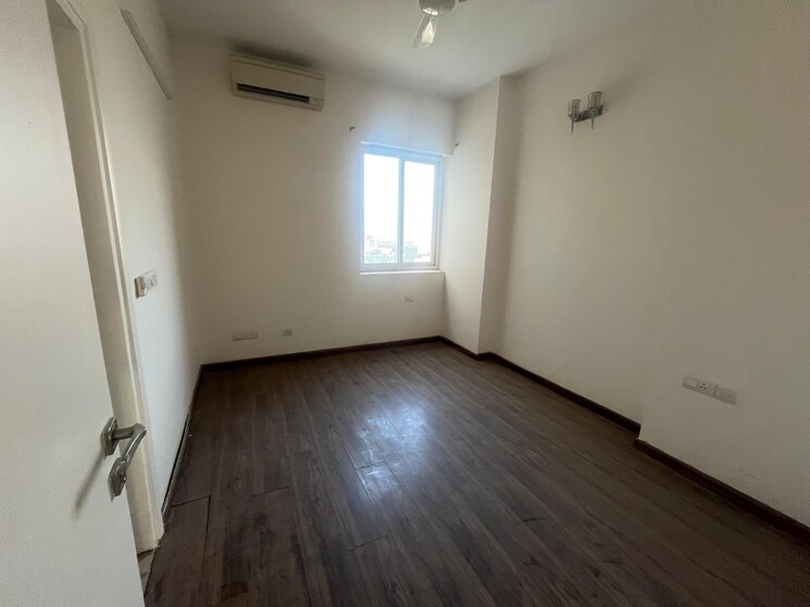 Bedroom, emaar-mgf-the-palm-drive-villas 4 Bedroom 3711 Sq.Ft. Penthouse In Sector 66 Gurgaon 9131728