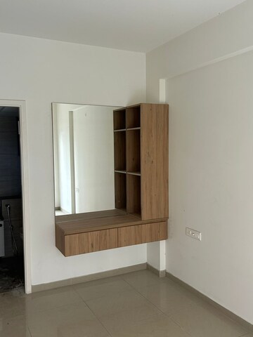 Room in 2 BHK Apartment at Goyal Orchid Piccadilly, Thanisandra Main Road – for Rent