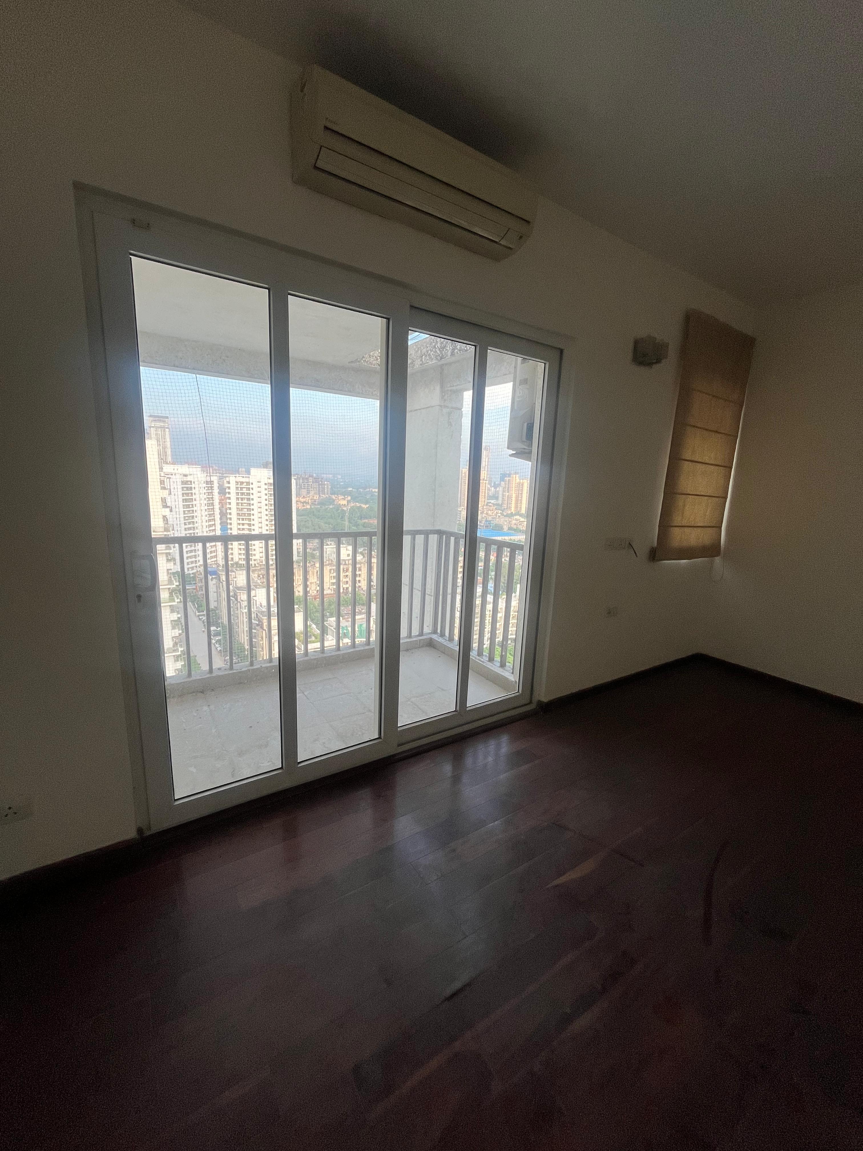 4 BHK 3711 Sq.Ft. Penthouse in Emaar MGF The Palm Drive Villas