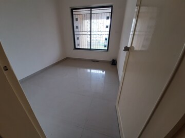Room in 2 BHK Apartment at Shrinivas Crossover County B Wing, Sinhagad Road – for Rent