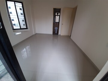 Room in 2 BHK Apartment at Shrinivas Crossover County B Wing, Sinhagad Road – for Rent