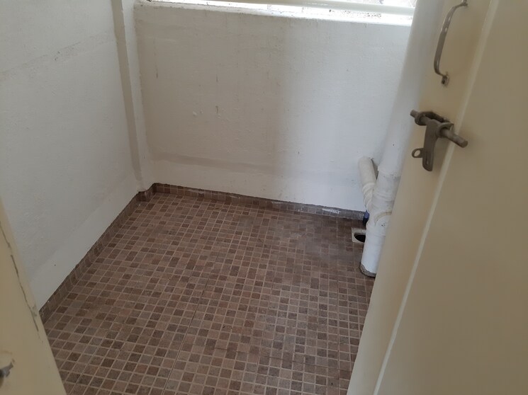 Bathroom, shrinivas-crossover-county-b-wing 2 Bedroom 1000 Sq.Ft. Apartment In Sinhagad Road Pune 9131748