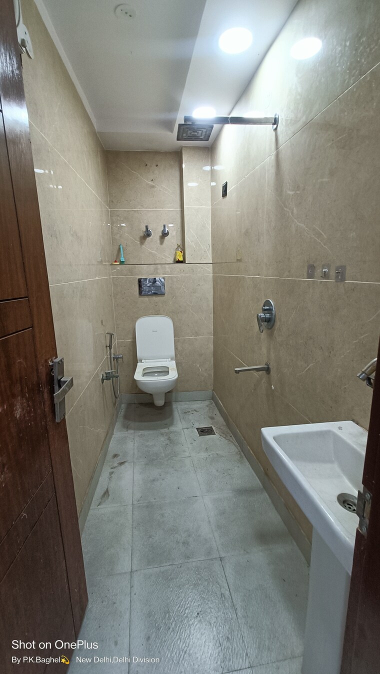 Bathroom, govindpuri 3 Bedroom 900 Sq.Ft. Builder Floor In Govindpuri Delhi 9131781