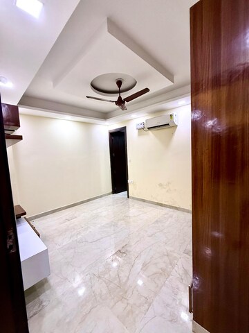 Room in 3 BHK Apartment at Sector 4 Dwarka – for Rent