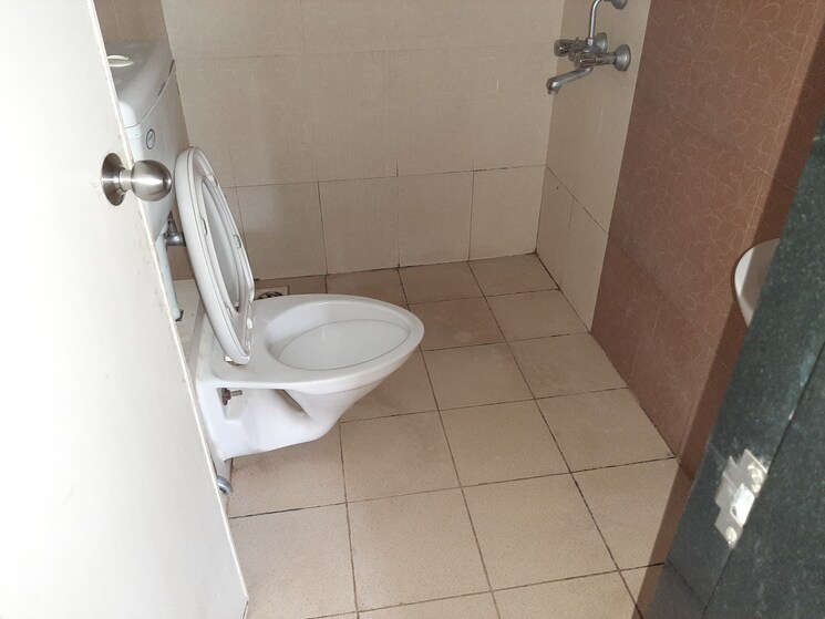 Bathroom, paranjape-schemes-madhukosh 2 Bedroom 870 Sq.Ft. Apartment In Dhayari Pune 9131813