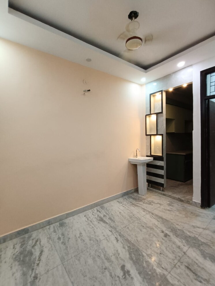 Room, dwarka mor 2 Bedroom 60 Sq.Yd. Builder Floor In Dwarka Mor Delhi 9131870