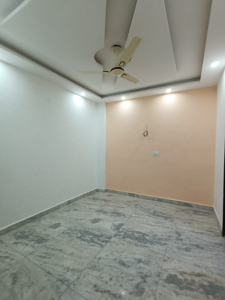 Room, dwarka mor 2 Bedroom 60 Sq.Yd. Builder Floor In Dwarka Mor Delhi 9131870