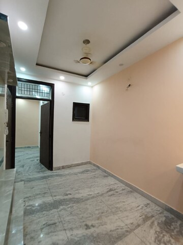 Room in 2 BHK Builder Floor at Dwarka Mor – for Rent