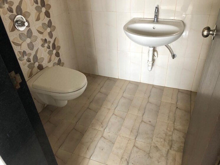 Bathroom, paranjape-schemes-madhukosh 3 Bedroom 1362 Sq.Ft. Apartment In Dhayari Pune 9131843