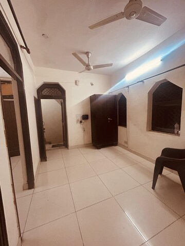 2 BHK Apartment For Rent in Jaipuria Plaza, Sector 26