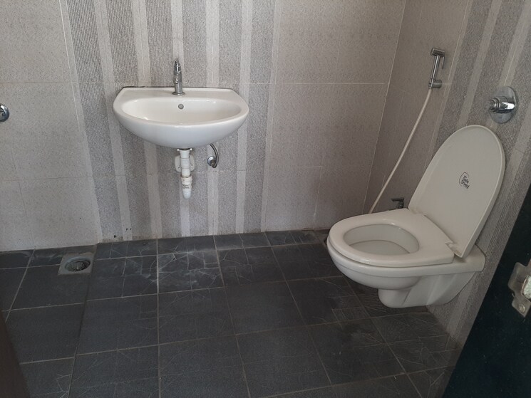 Bathroom, paranjape-madhukosh-phase-iii 2 Bedroom 1000 Sq.Ft. Apartment In Dhayari Pune 9131899