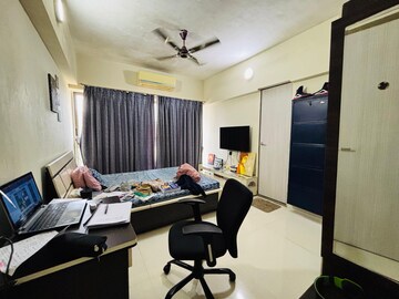 Team Area in 4 BHK Apartment at Darsshan Ricco, Lower Parel – for Rent