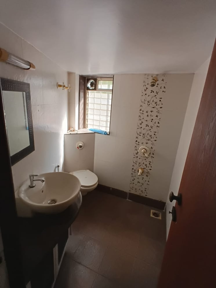 Bathroom, lokhandwala-complex 3 Bedroom 1050 Sq.Ft. Apartment In Andheri West Mumbai 9131966