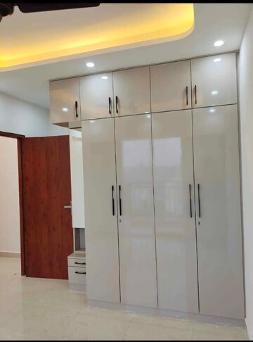 Furnished Amenities in 2 BHK Builder Floor at Freedom Fighters Enclave – for Rent
