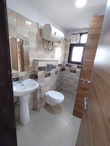 Bathroom in 2 BHK Apartment at RWA Apartments Sector 41, Sector 41 – for Rent