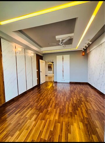 Room in 4 BHK Builder Floor at Saket – for Rent