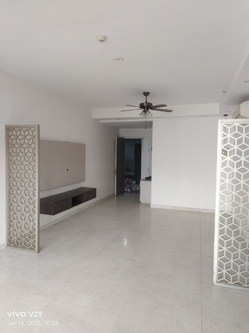 Room in 3 BHK Apartment at Ireo Victory Valley, Sector 67 – for Rent