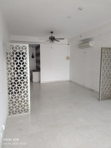Room in 3 BHK Apartment at Ireo Victory Valley, Sector 67 – for Rent