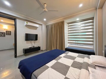 Bedroom in 3 BHK Apartment at Tulip Mall, Sector 46 – for Rent