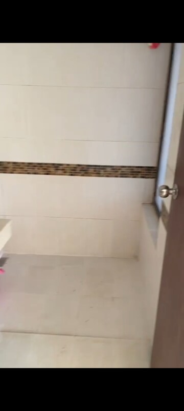 Furnished Amenities in 2.5 BHK Apartment at Oberoi Realty Splendor, Andheri East – for Rent