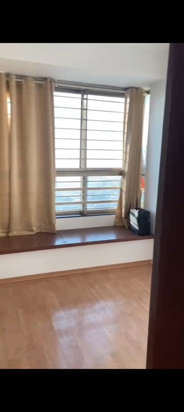 Room in 2.5 BHK Apartment at Oberoi Realty Splendor, Andheri East – for Rent