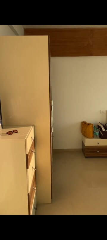 Furnished Amenities in 2.5 BHK Apartment at Oberoi Realty Splendor, Andheri East – for Rent