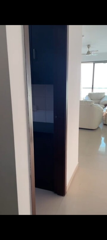 Bathroom in 2.5 BHK Apartment at Oberoi Realty Splendor, Andheri East – for Rent