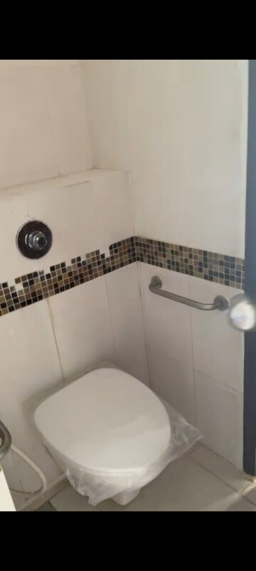 Bathroom in 2.5 BHK Apartment at Oberoi Realty Splendor, Andheri East – for Rent