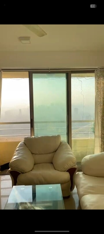 Room in 2.5 BHK Apartment at Oberoi Realty Splendor, Andheri East – for Rent
