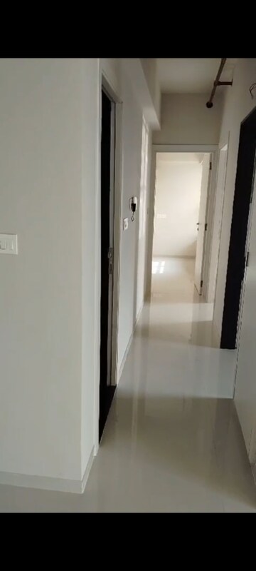 2 BHK Apartment For Rent in Rustomjee Urbania, Thane West