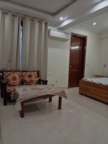 2 BHK Apartment For Rent in Tulip Mall, Sector 46
