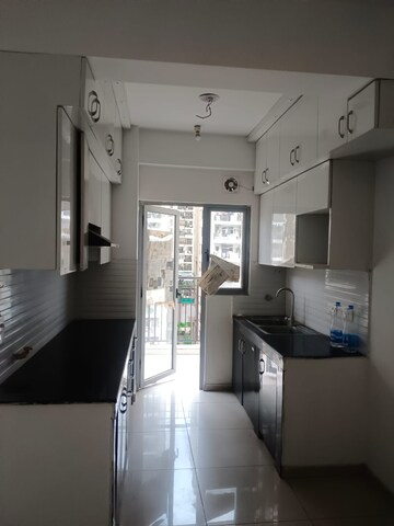 2.5 BHK Apartment For Rent in Gulshan Bellina, Sector 16 Greater Noida