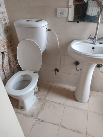 2 BHK Apartment For Rent in Gaur City 2 - 14th Avenue, Sector 16c Greater Noida