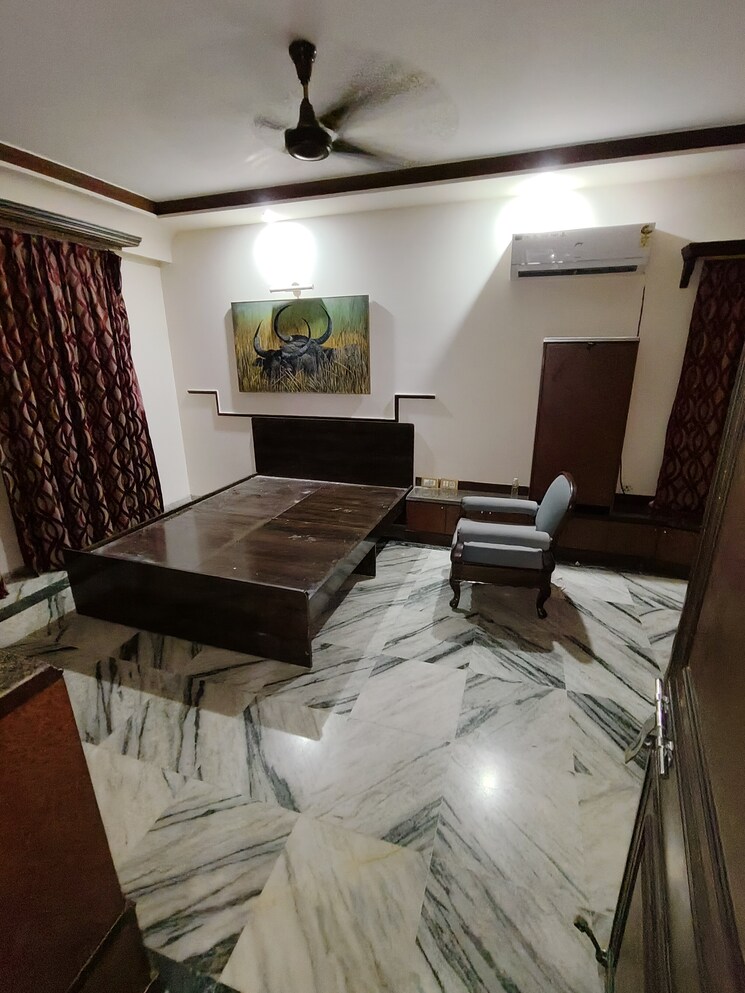 Master Bedroom, shyam-saran-society 2 Bedroom 1200 Sq.Ft. Apartment In Koregaon Park Pune 9132101