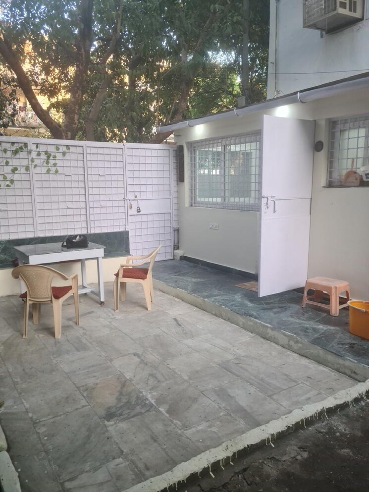 Exterior View, safdarjung development area 3 Bedroom 110 Sq.Yd. Apartment In Safdarjung Development Area Delhi 9132092