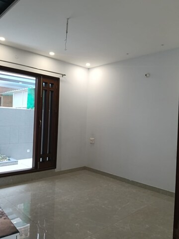 Room in 4 BHK Independent House at Sector 26 – for Sale