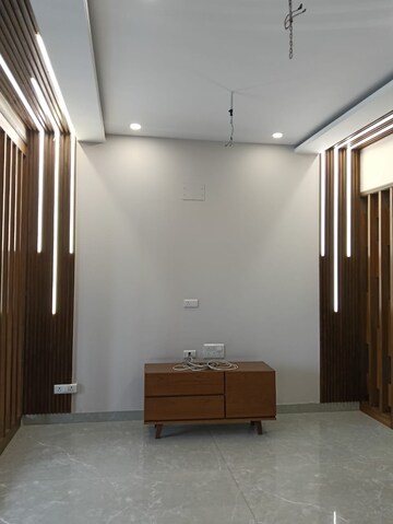 Room in 4 BHK Independent House at Sector 26 – for Sale