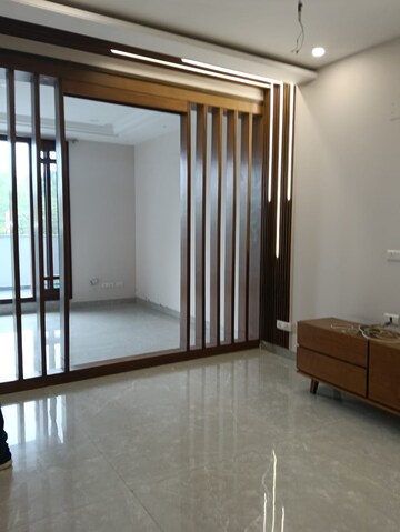 Room in 4 BHK Independent House at Sector 26 – for Sale