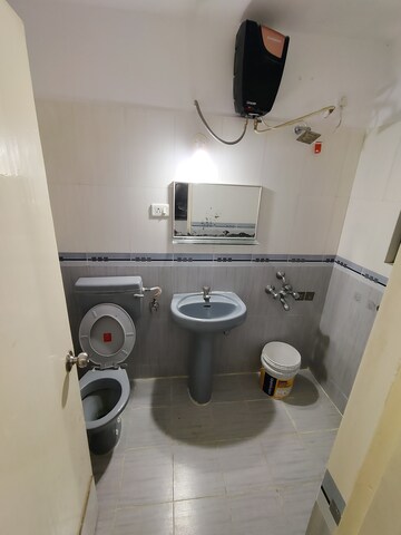 Master Bedroom in 3 BHK Apartment at Yogi Park CHS Koregaon, Koregaon – for Rent